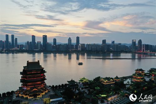 江西南昌 暴雨 洗城 晚霞绚丽 高温仍将持续