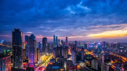 红谷滩CBD,南昌白领们的“一日战场”